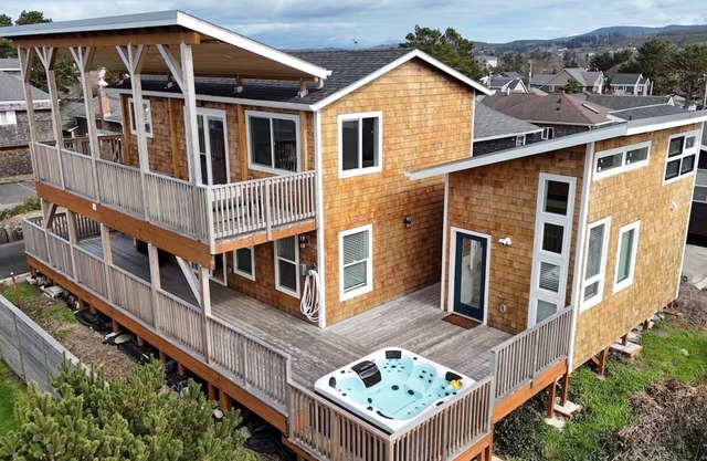 Seaside Pura Vida Villa steps from beach and bike path in the heart of Seaside!