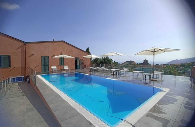 Seaside Residence with Aeolian Islands View – Pool, Gym & WiFi – Apt LIPARI