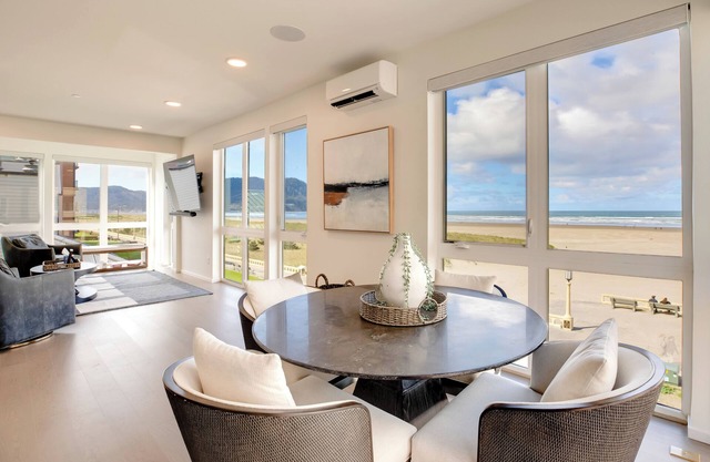 Seaside Vacation Rental: Walk to Beach & Downtown!