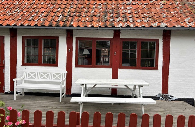 Seaview cottage in cozy Årsdale