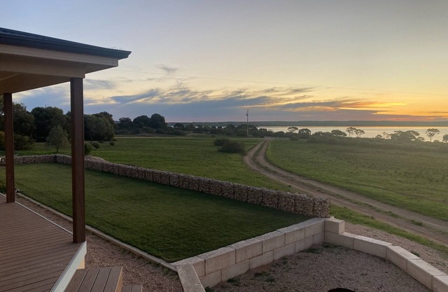 Seaview Escape - 3 bedrooms, sleeps 7