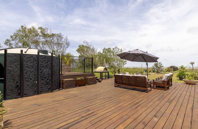 Seaview Holiday Home overlooking Dundee Beach - Sleeps up to 12!