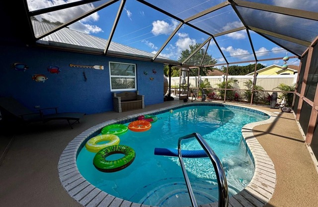 Sebastian Spa Retreat: Hot Tub, Pool & Sauna Bliss