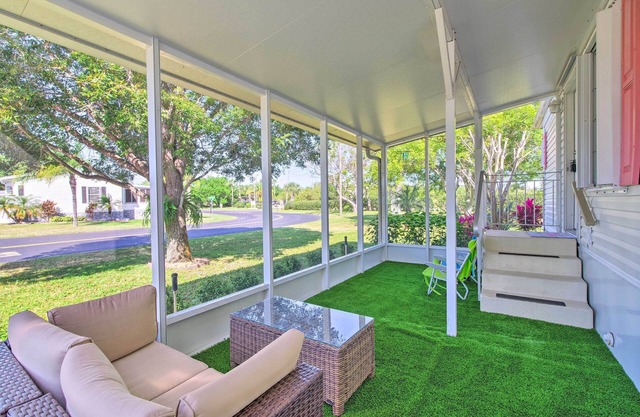 Sebastien Cottage w/Screened Porch, 5 Mi to Beach