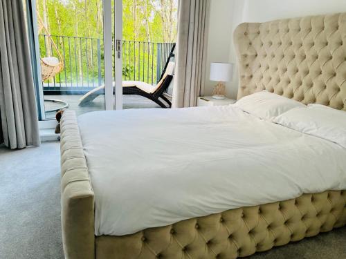 SEC HYDRO Executive Triplex Townhouse, Glasgow City Central, 3 Bedrooms/3 Bathrooms, 1 Living room/kitchen, 3 Floors, Master Bed's TERRACE, Main door, Garden, (Gym/Sauna/Steam/Indoor Swimming Pool Access), Parking - By CALA Homes