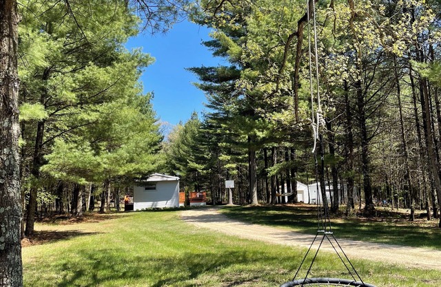 Secluded 2-bedroom mobile home with AC, WiFi in Mauston