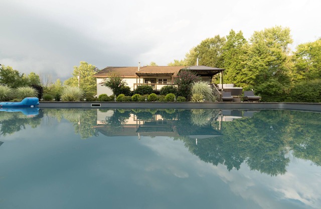 Secluded 5 acre getaway heated inground pool 6 person hot tub