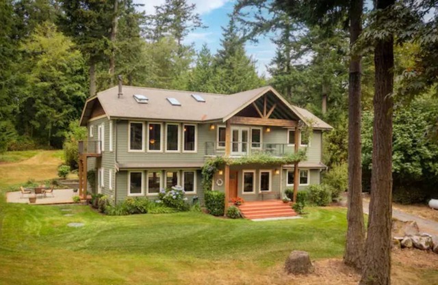 Secluded 5BD Cozy PNW Cottage w/ Beach Access!