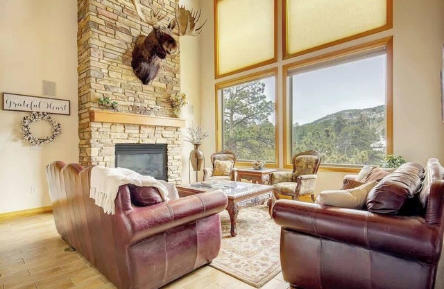 Secluded and Spacious Mountain Getaway