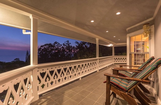 Secluded B&B Elegance on 3 Acres: 4 King Suites, Minutes from Beach & Kona!