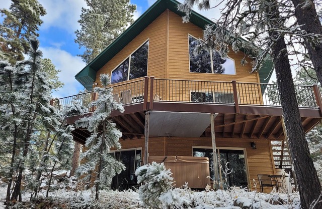 Secluded Cabin in the Beautiful Black Hills! Admire the Breathtaking Scenery!