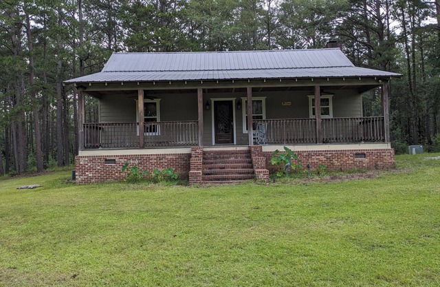 Secluded cabin just 2.5 miles from Troy University