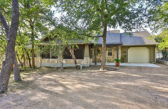 Secluded cottage close to town with firepit