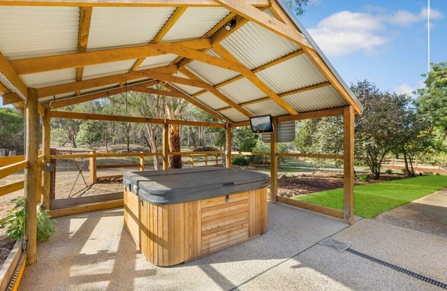 Secluded Country Vineyard Estate near Bendigo