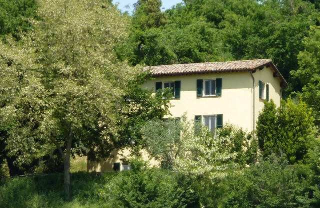Secluded country villa - large pool/table tennis/pool table/foosball/bocce court