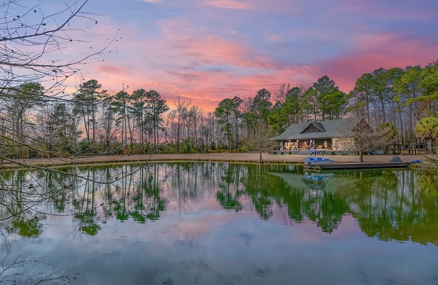 Secluded Lodge 8acres Hot Tub, Pingpong kayaks!