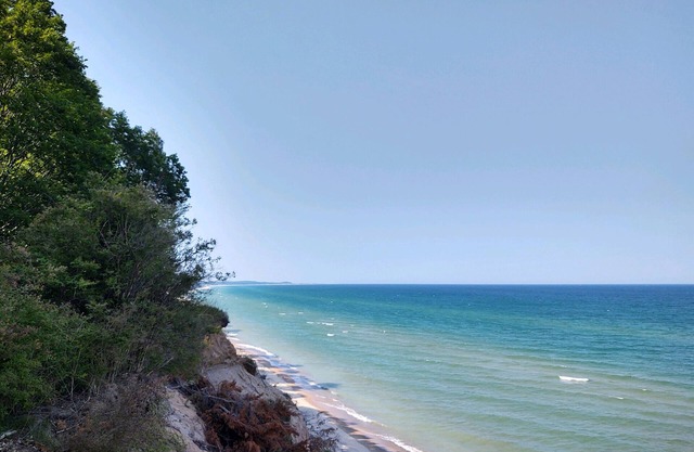 Secluded log cabin in Manistee Nat'l Forest with access to Lake Michigan beach.