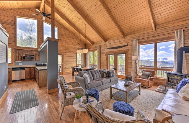 Secluded Mountain Retreat w/Views on 45 Acres!