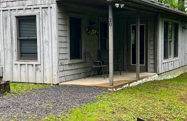 Secluded mountain cabin @ ~4800 ft elevation near ski area