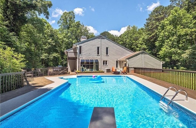 Secluded Oasis in Asheville! Game Room, Movie Theater, and Hot Tub * 20 min to Biltmore!