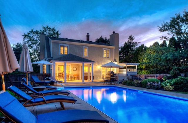 Secluded Oasis w/Heated Salt Pool - 10 Minutes from Newport & Beaches