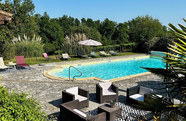 Secluded Perigordine Farmhouse in Monbazillac, Near Bergerac. Large Heated Pool.