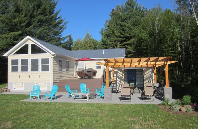 Secluded/Quiet Renovated Lakefront Cottage For Families/No Large Groups,Sleep 10
