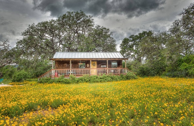 Secluded Ranch Cabin Get Away Between Lost Maples & Garner