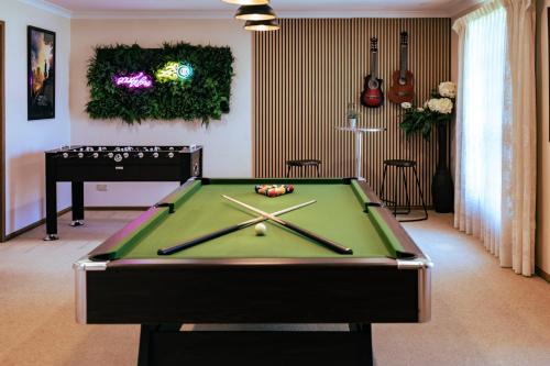 Seednest Game room & TropGarden