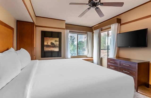 Seize the Moment in Sedona! Kitchen, Onsite Pool and Free Parking!