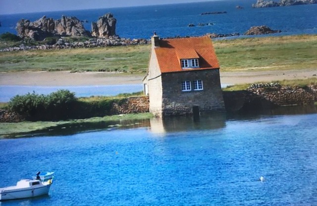 Self-catering gite on foot near the sea and shops between Perros and Bréhat