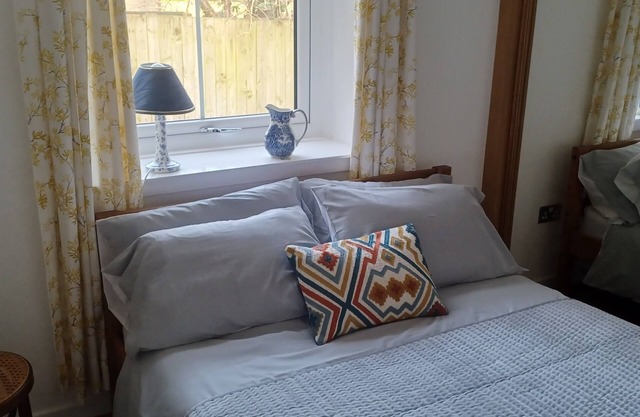 Self-contained annex close to all transport links in Glasgow's West End