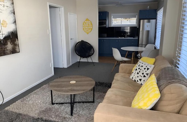 Self contained flat, 5 minutes drive to the beach.