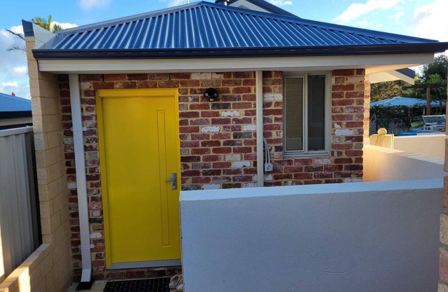 Self-Contained Garden Retreat – Quiet, Sunny, and Fully Equipped