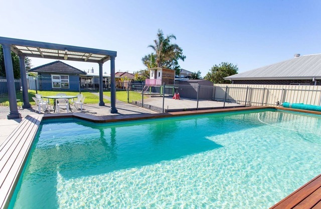 Semaphore Beach and Pool House