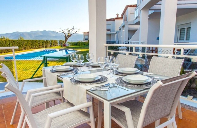 Semi-detached house, wifi, air conditioning, swimming pool and car charger.