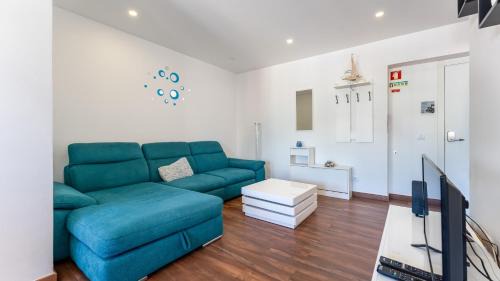 Serene Blue 1 BDR Flat With Balcony by LovelyStay