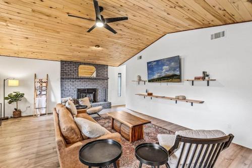 Serene Cabin-Sauna-Game Room