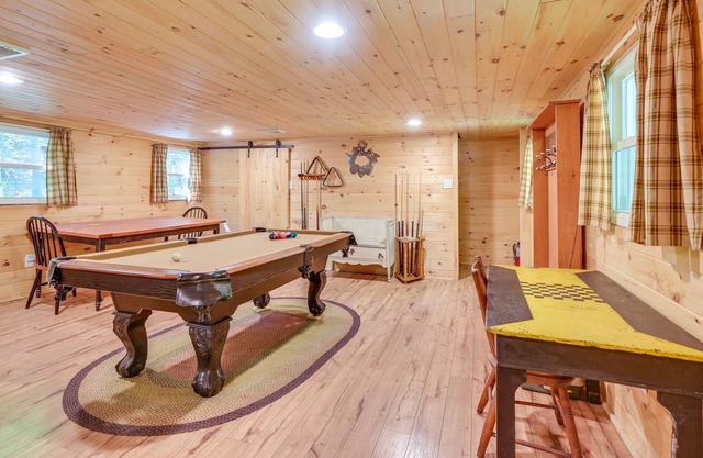 Serene Centre Hall Cabin w/Stream On-Site!
