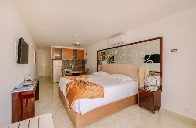 Serene Coastal Terrace Room! Kitchenette, Pool & Free Parking | 4 Units