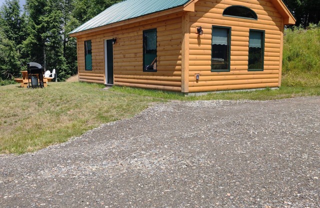 Serene Country Cabins 5 near Stowe, Smuggler's Notch, Breweries, Long Trail