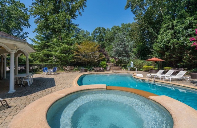 Serene Haven: Stunning Yard, Pool, and Views by RedAwning