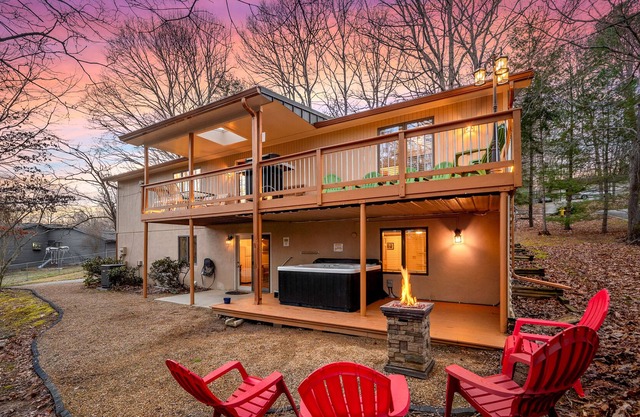 Serene home with private hot tub, Ping Pong, washer/dryer, firepit & central AC