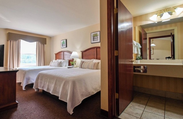 Serene Island Retreat w/Scenic River View & Plush Bed