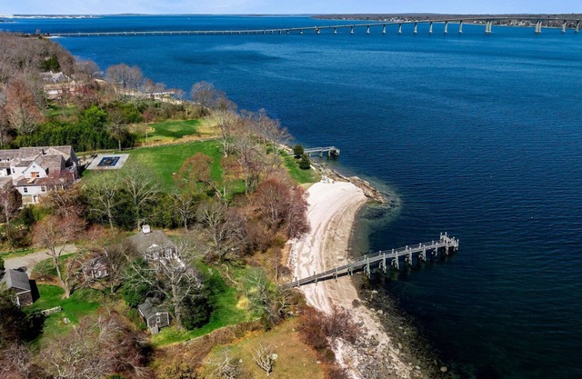 Serene&peaceful oceanfront escape-private dock, small private beach-a true charming NE luxury