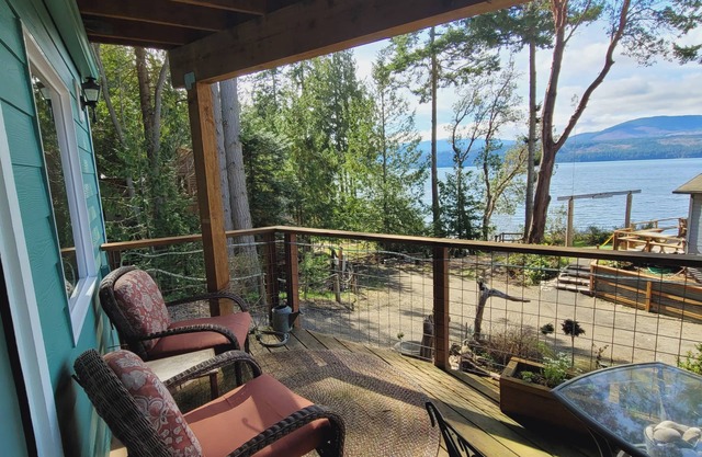 Serene Sunset Suite on Historic Discovery Bay
