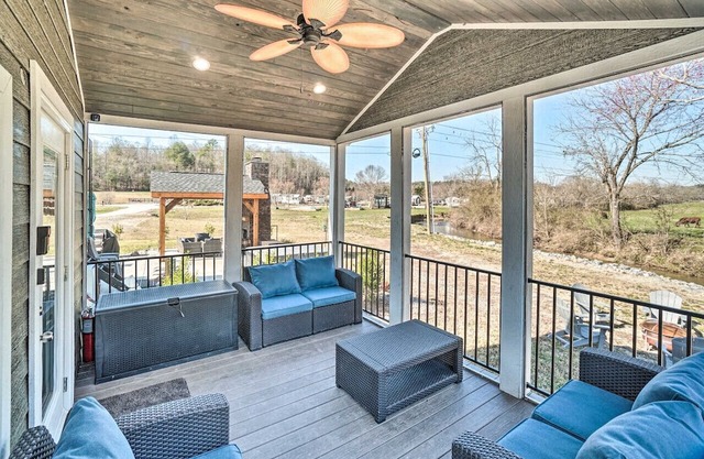 Serene Tiny Home Retreat in Gated Rural Haven
