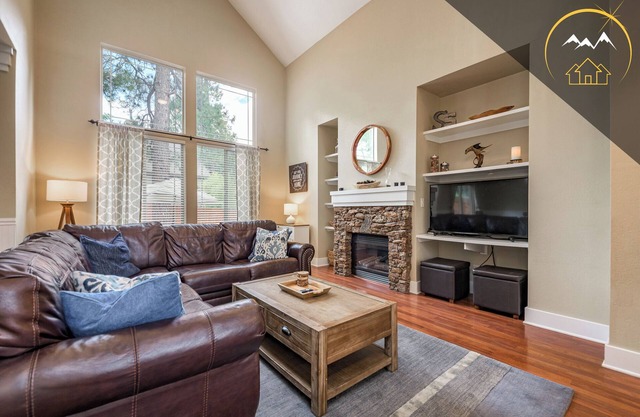 Serenity Awaits: Pine Trees Retreat w/AC and EV