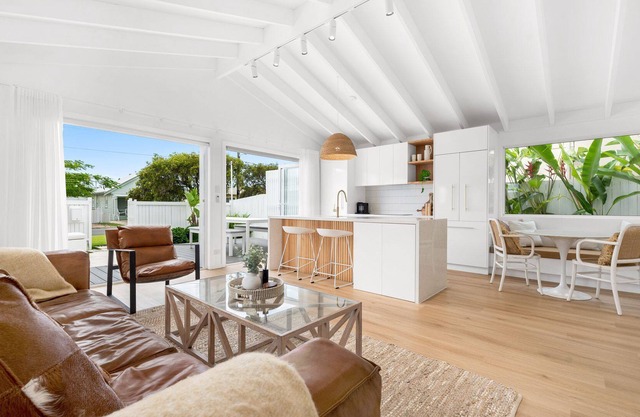 Serenity by the Sea - Enjoy a comfortable coastal holiday lifestyle in an elegant and peaceful townh