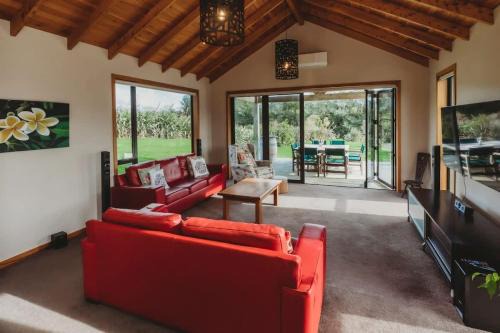 Serenity Lodge Getaway - with river views
